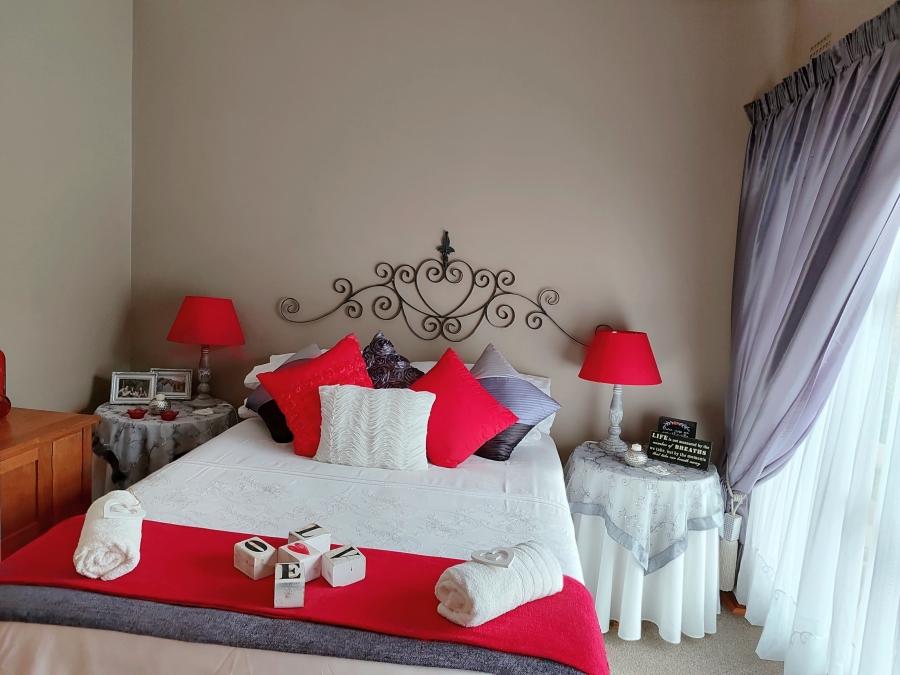 4 Bedroom Property for Sale in Wilkoppies North West